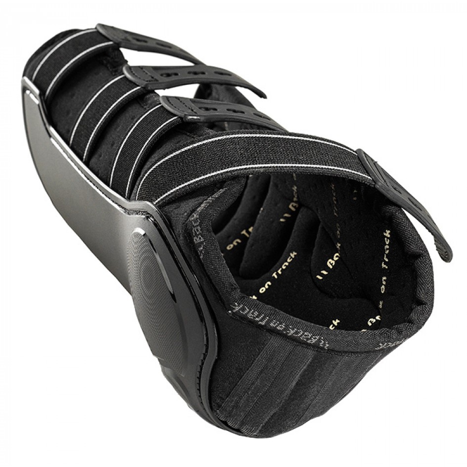 2076 Treeningkaitsmed Royal esijalgadele